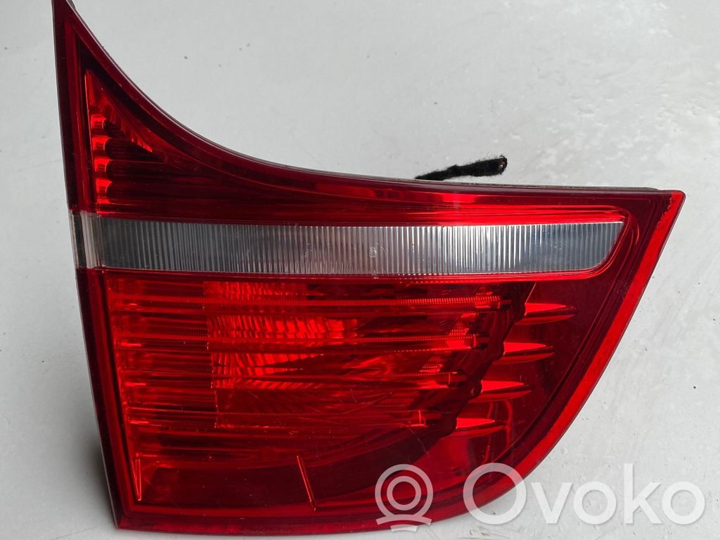 Tailgate rear/tail lights
