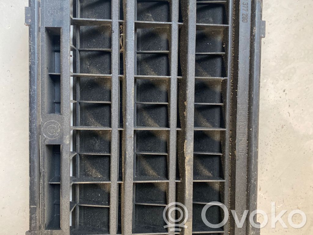 BMW X5 E70 Quarter panel pressure vent 