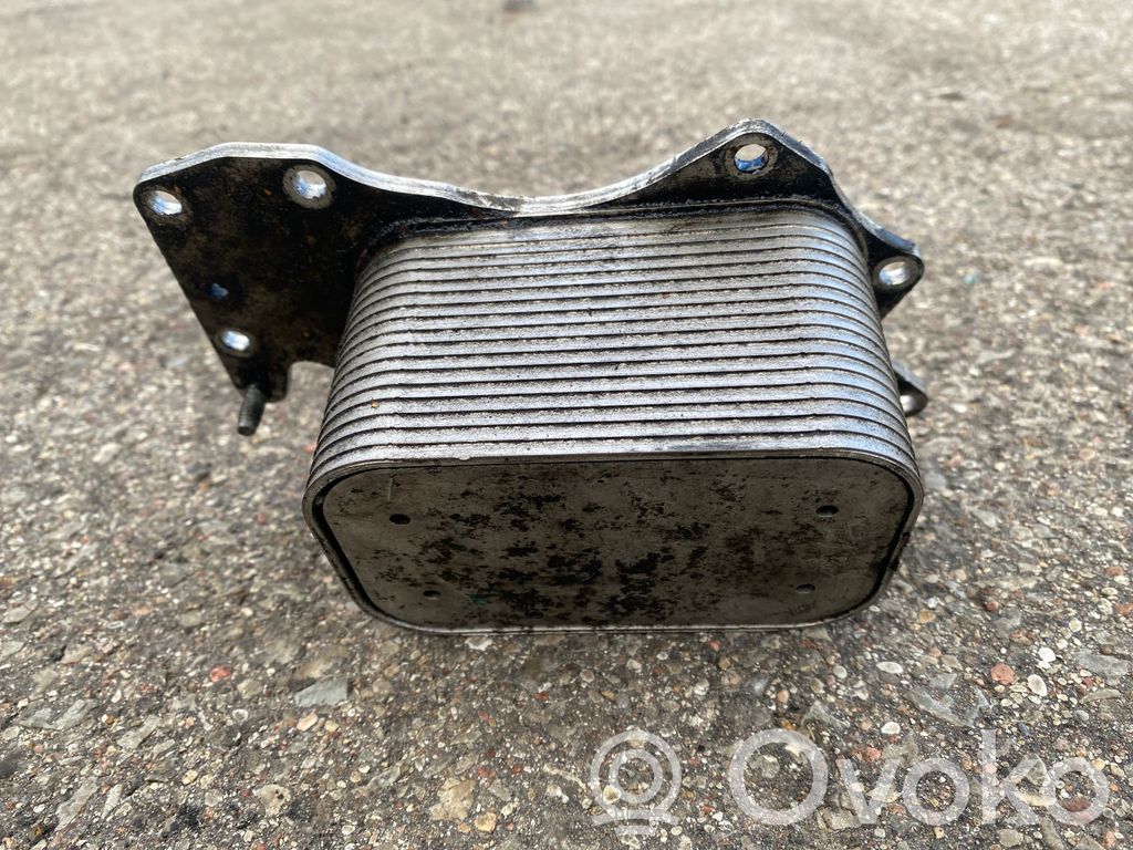 Audi A5 8T 8F Mocowanie / uchwyt filtra oleju 