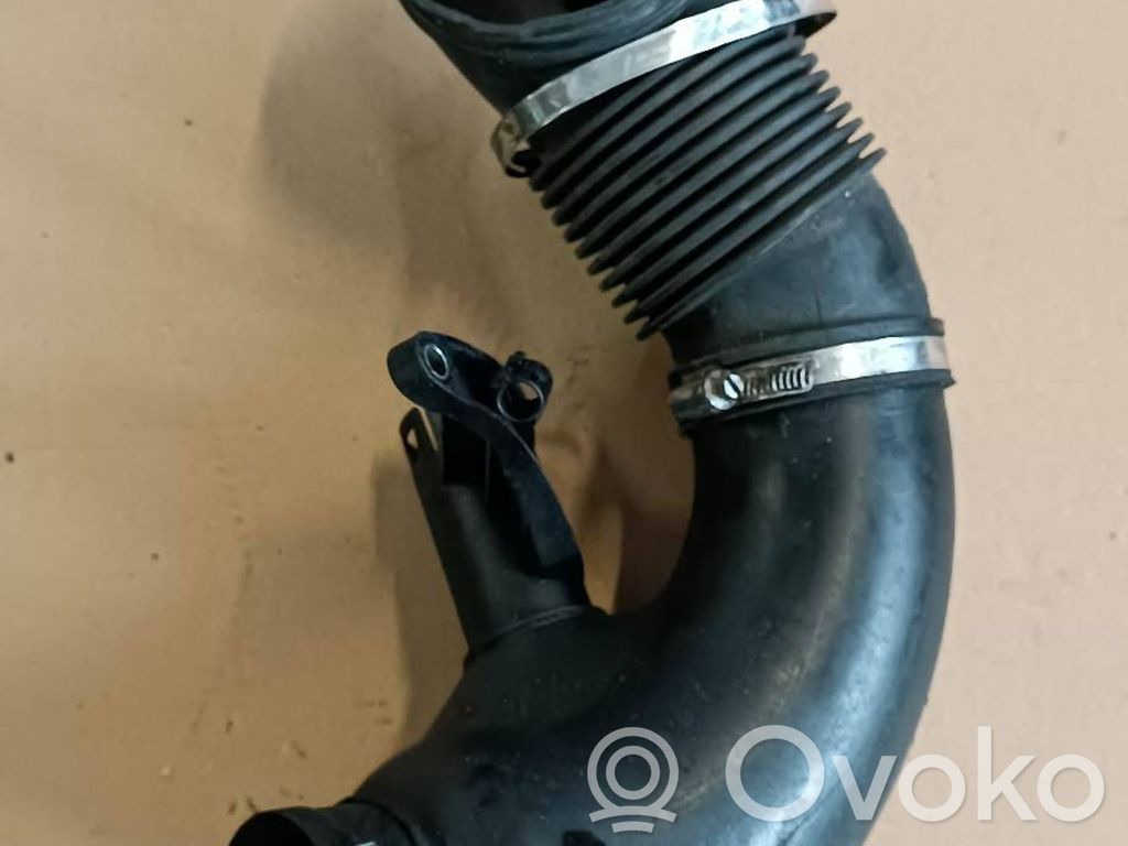BMW 5 E60 E61 Ilmanoton kanavan osa 
