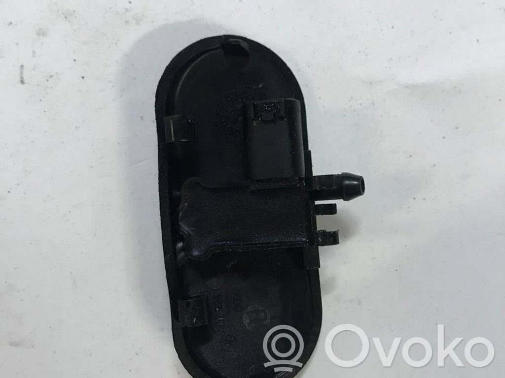Audi A6 S6 C6 4F Dysza spryskiwacza szyby przedniej / czołowej 