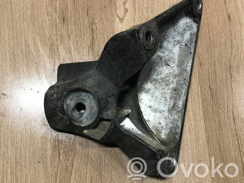 Engine mounting bracket   6769153,EN1706AC