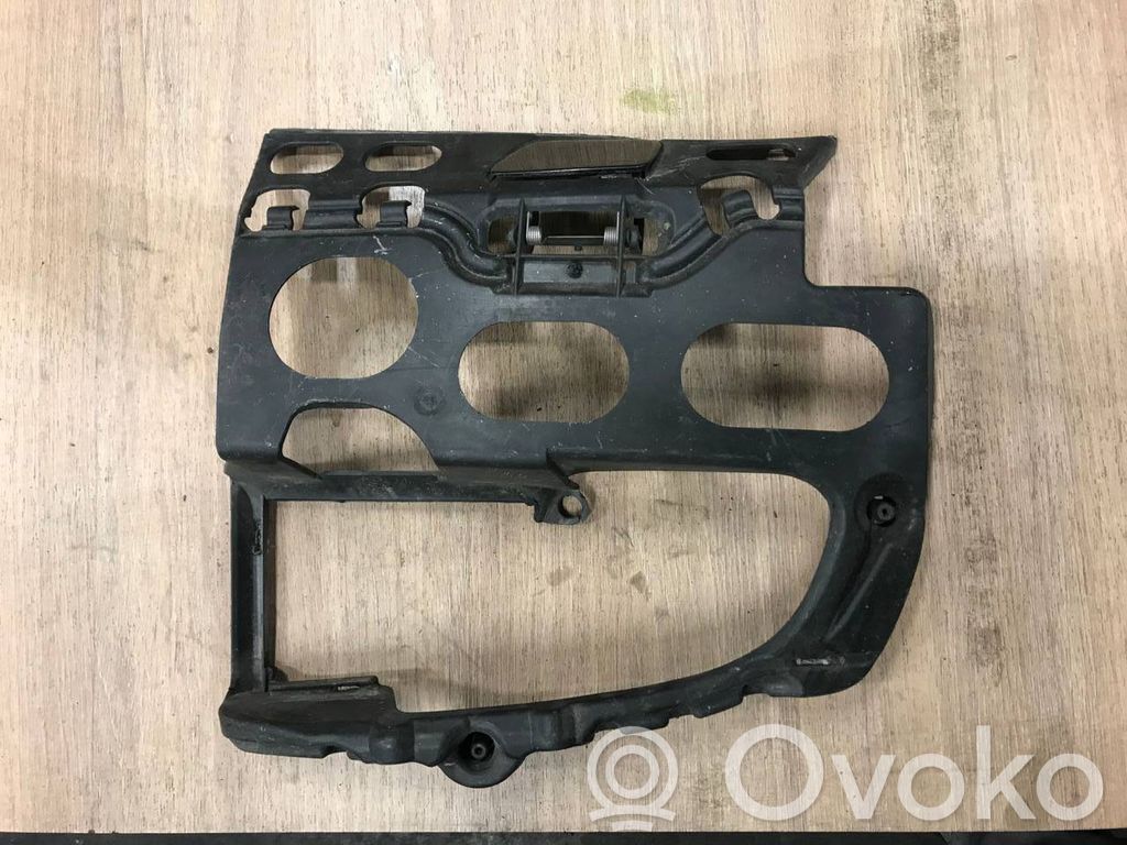 BMW 5 E60 E61 Etupuskurin kannake 