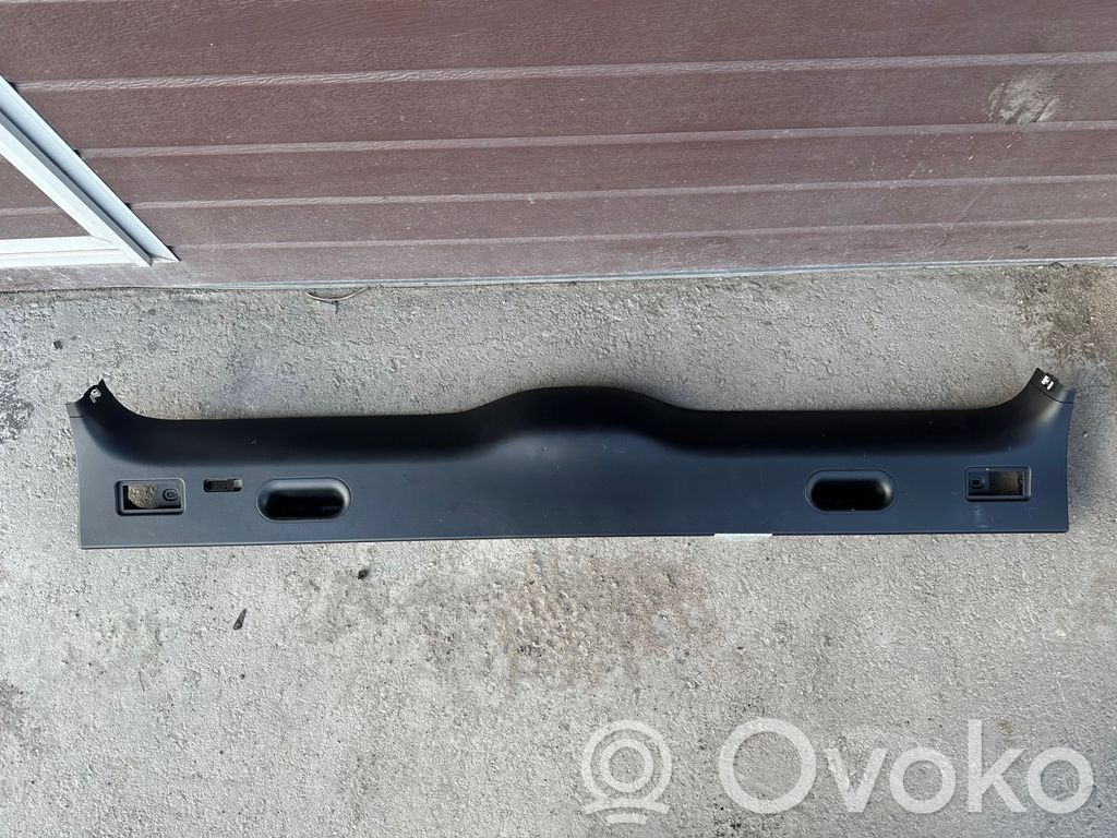 Trunk/boot lower side trim panel   8402297