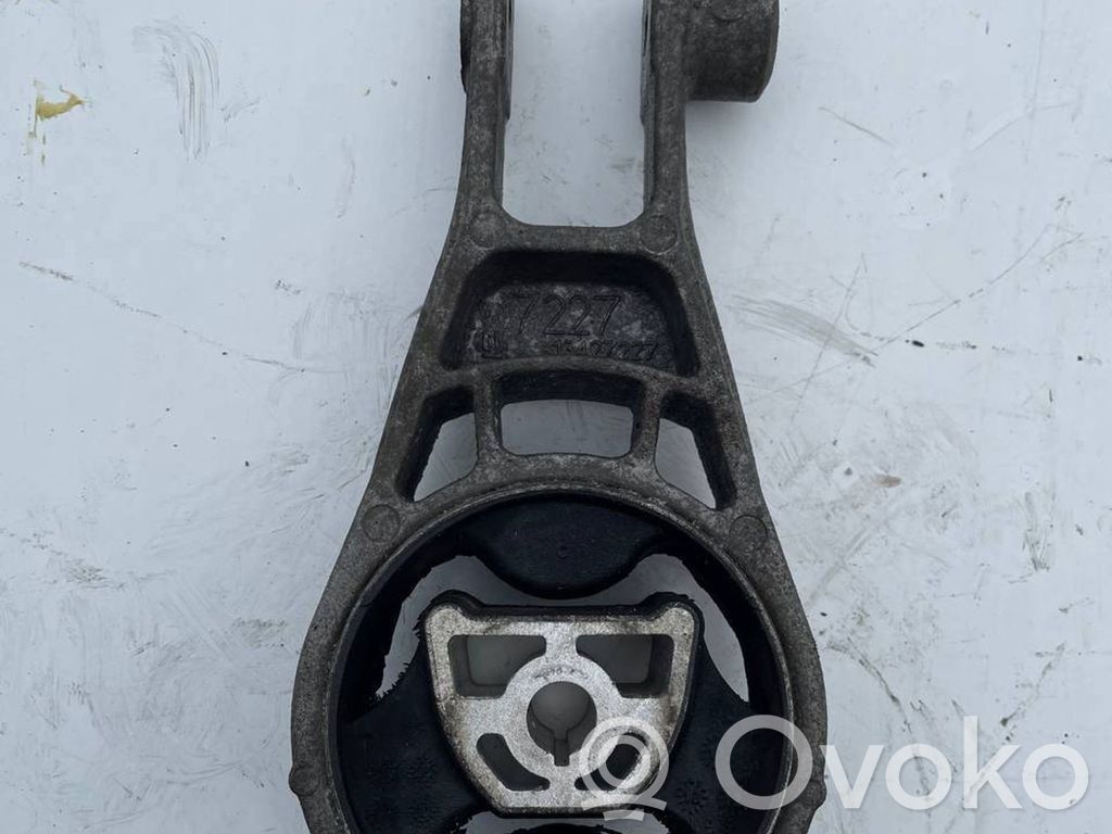 Opel Corsa E Engine mount bracket 