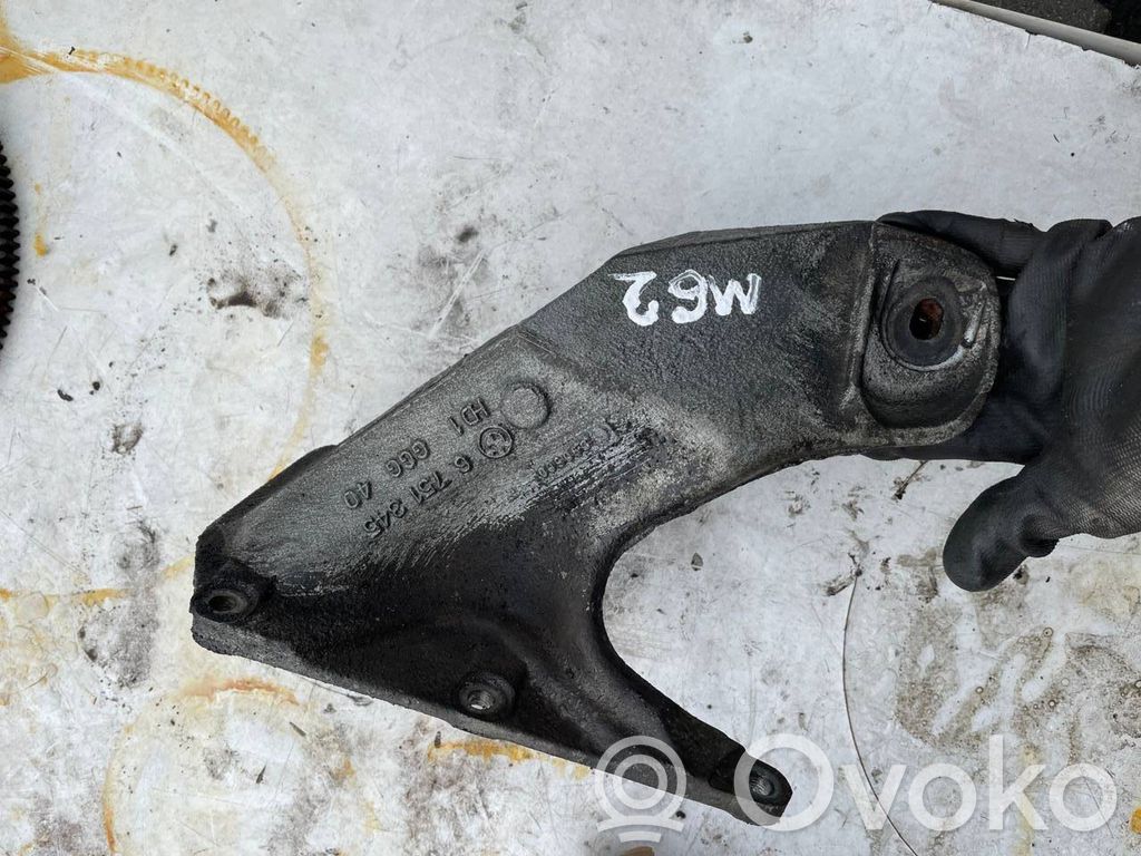 BMW X5 E53 Engine mounting bracket 