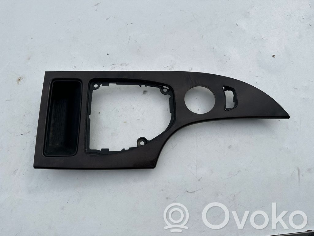 BMW 5 E60 E61 Pavarų perjungimo svirties apdaila (plastikinė) 