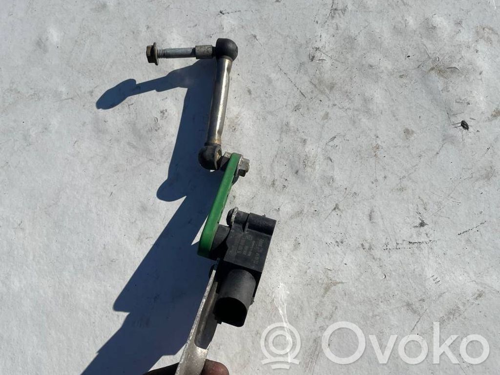 Headlight/headlamp level sensor   100417300A