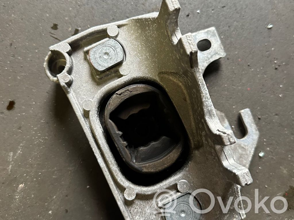 Dacia Lodgy Gearbox mounting bracket 