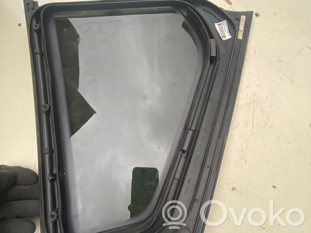 Mercedes-Benz C W205 Rear side window 