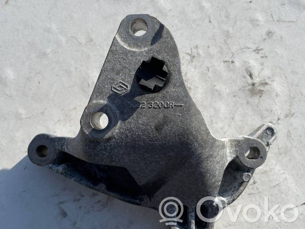 Renault Kadjar Engine mounting bracket 