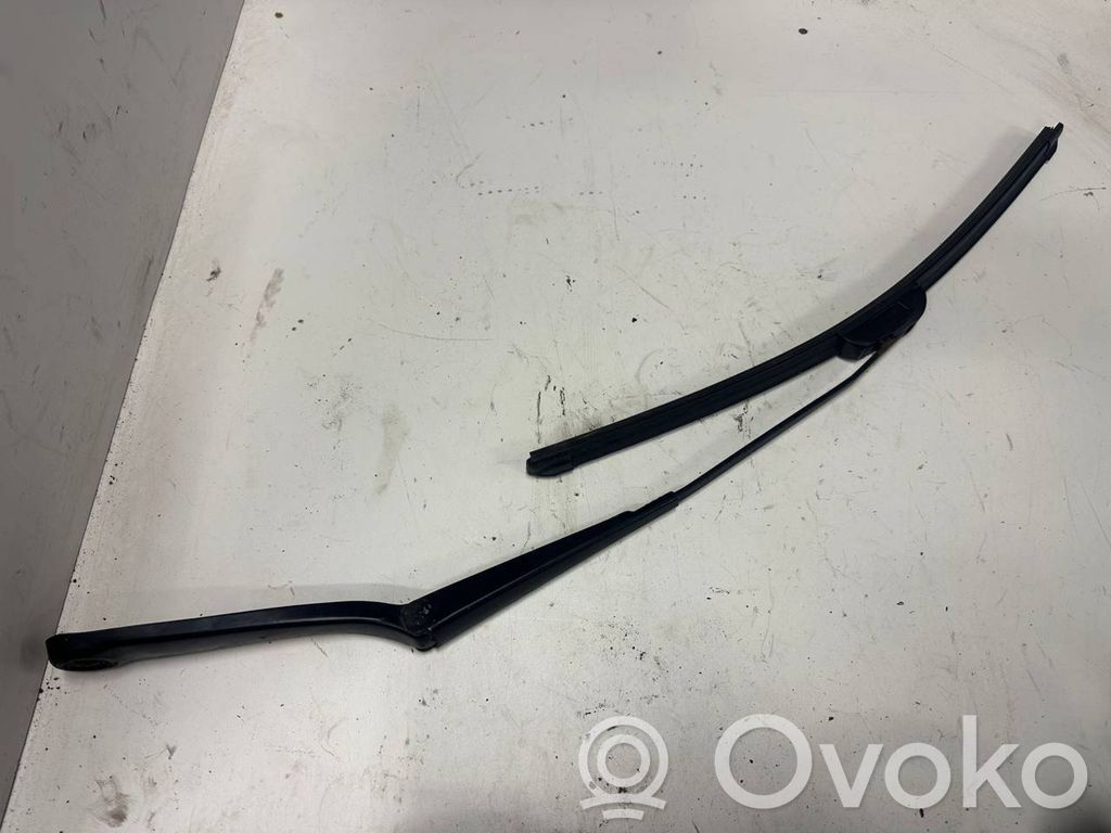 BMW X3 E83 Front wiper blade arm 