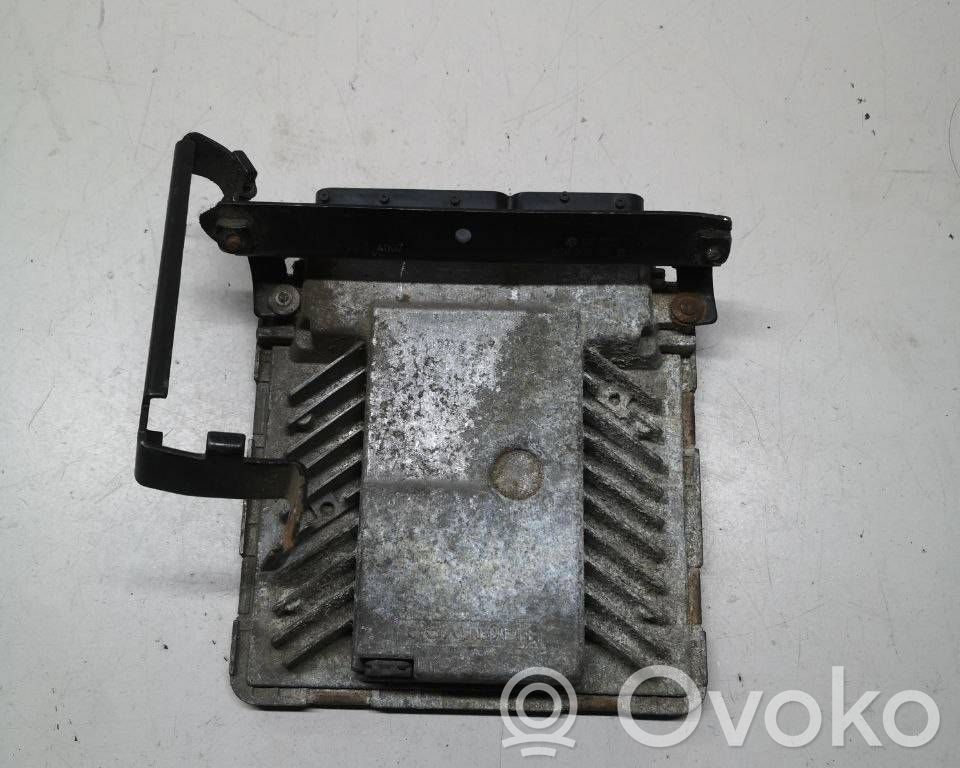 Volkswagen PASSAT B6 Engine control unit/module 