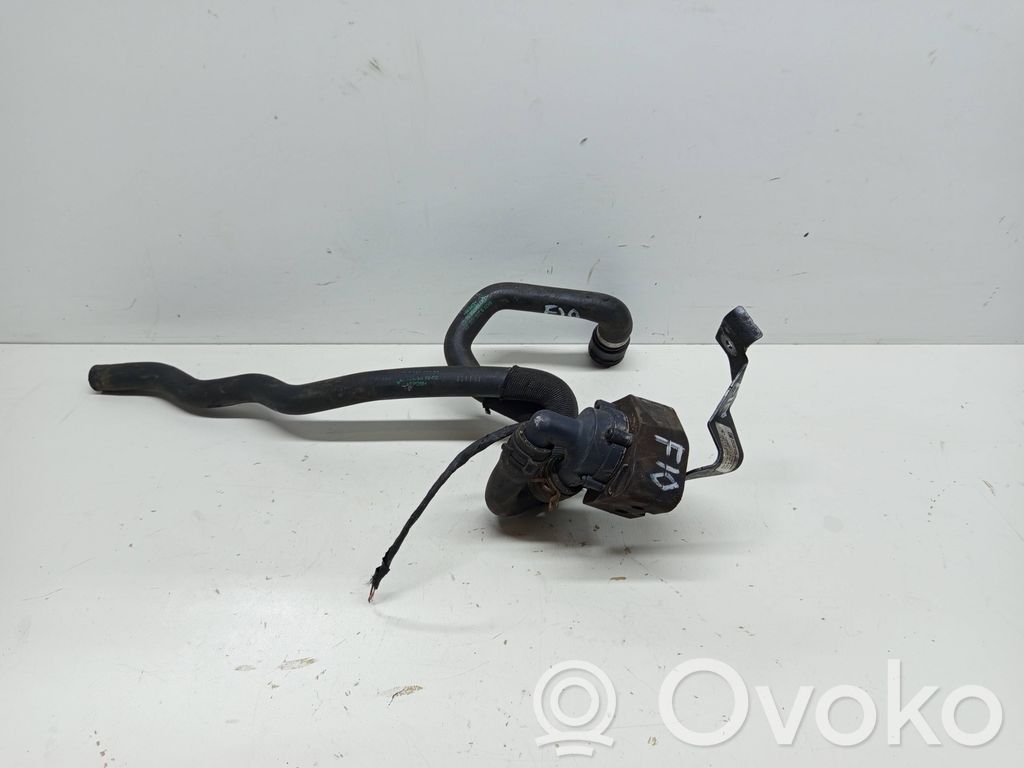 BMW 5 F10 F11 Variklio aušinimo vamzdelis (-ai)/ žarna (-os) 