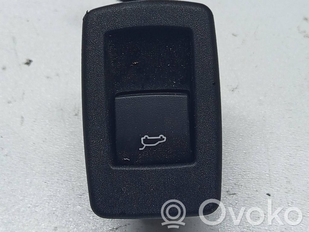 BMW X1 F48 F49 Aizmugures durvju atvēršanas slēdzis 
