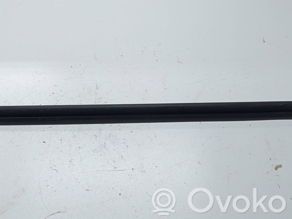 BMW 1 F40 Galinių durų stiklo apdaila 