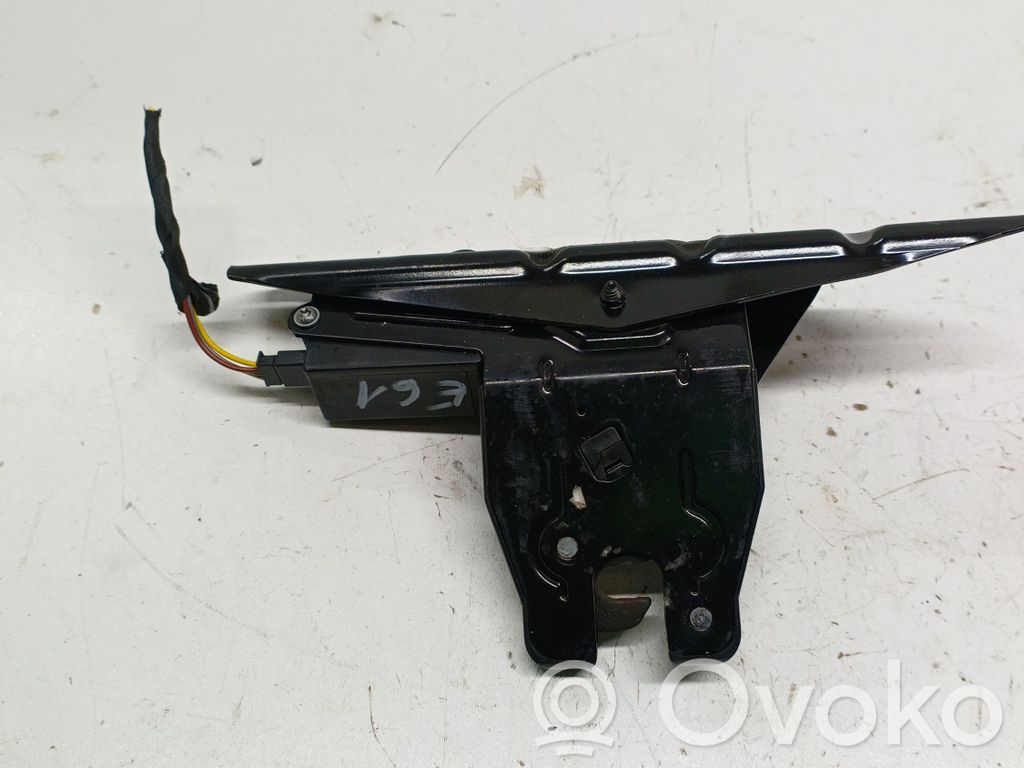 BMW 5 E60 E61 Takaluukun/tavaratilan lukon salvan kiinnike 