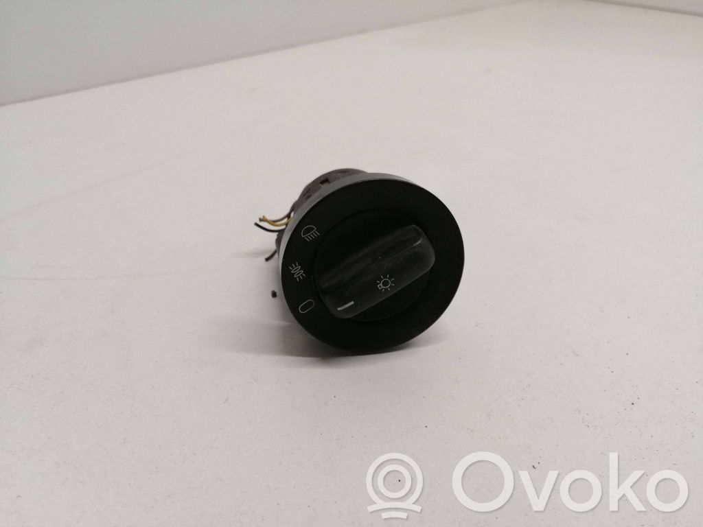 Light switch   530693,8363683