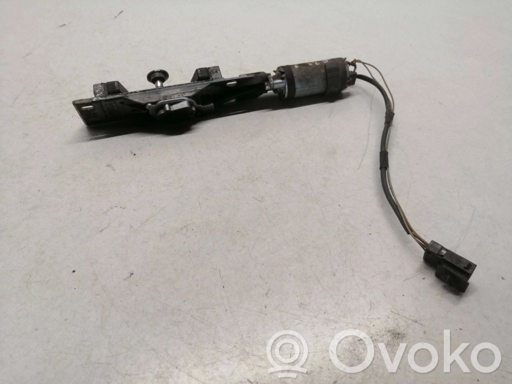 BMW 7 E38 Spynos varikliukas galinio dangčio 