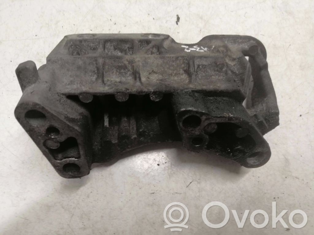 Mazda 3 I Engine mounting bracket 