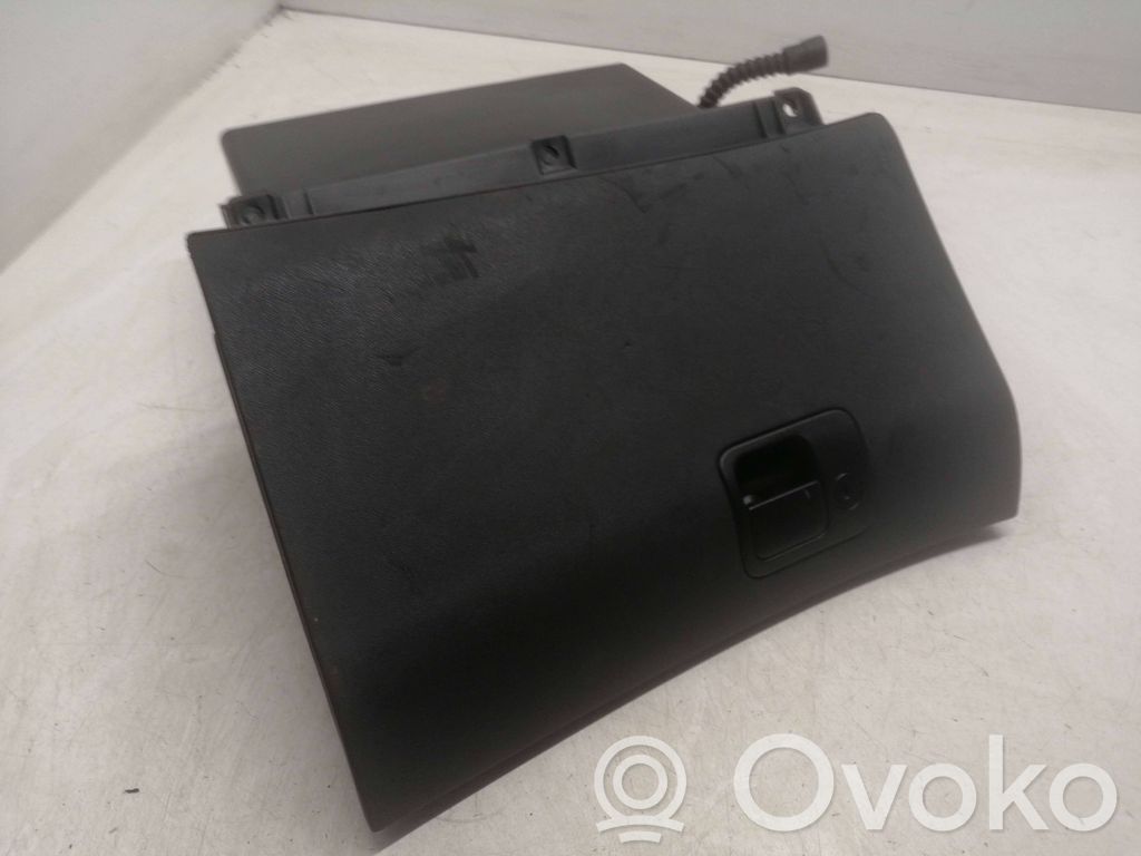 Saab 9-5 Glove box 