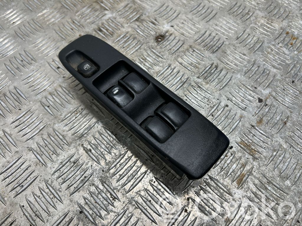 Mitsubishi Pajero Elektrisko logu slēdzis 