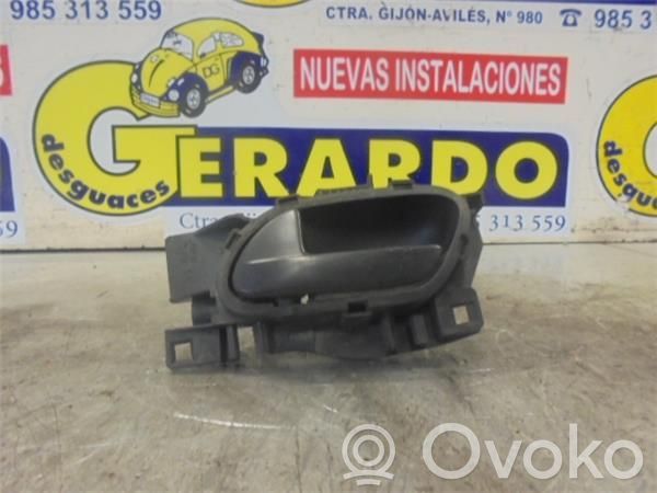 Manecilla interna puerta delantera