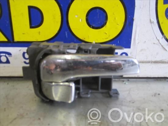 Nissan Almera N16 Manecilla interna puerta trasera 