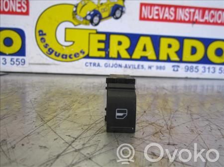 Volkswagen Tiguan Electric window control switch 