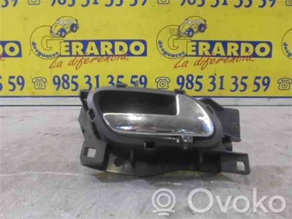 Manecilla interna puerta delantera