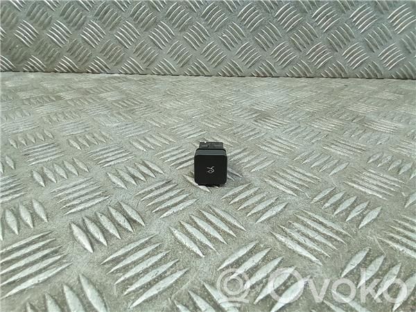 Interruptor de apertura del maletero/compartimento de carga   96766105ZD