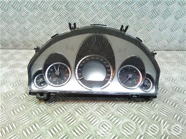 Mercedes-Benz E W212 Nopeusmittari (mittaristo) 