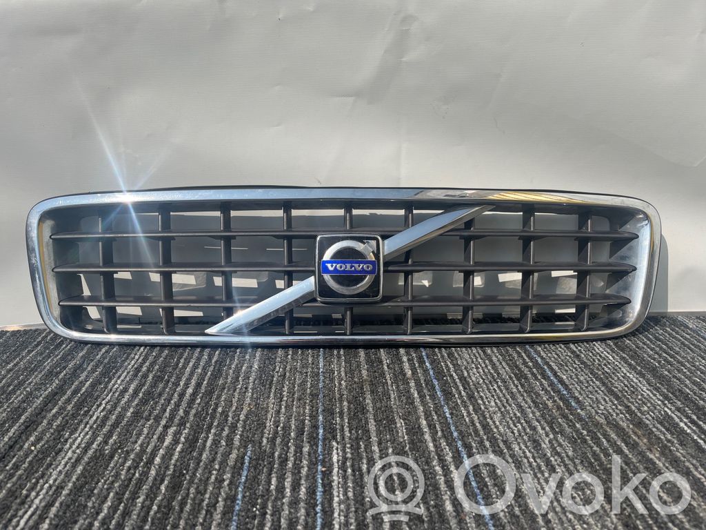 Volvo XC90 Etupuskurin ylempi jäähdytinsäleikkö 