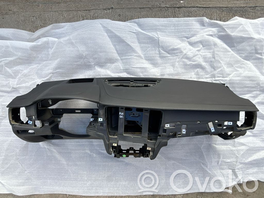 Volvo V90 Cross Country Panelė 