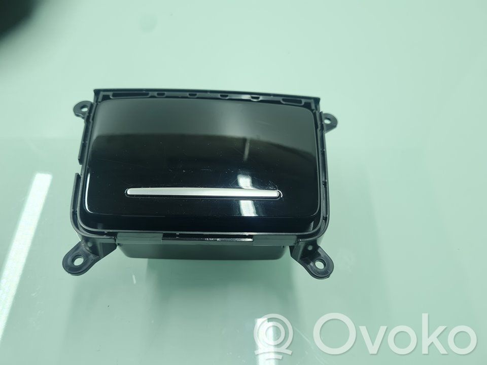 Audi A5 Aschenbecher vorne 