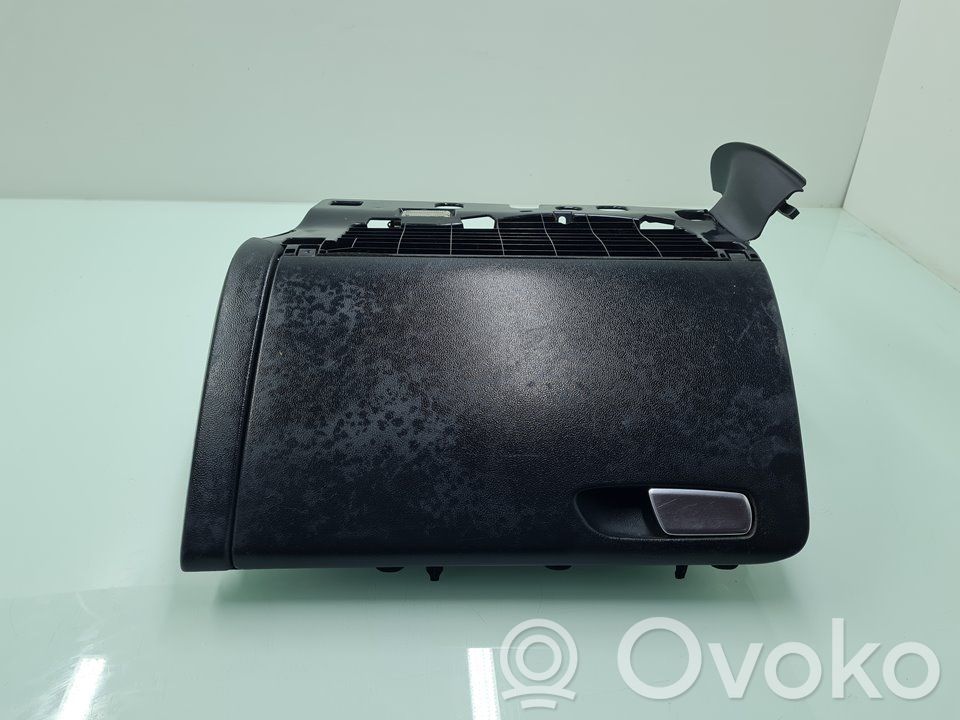 Guantera   8K1857035