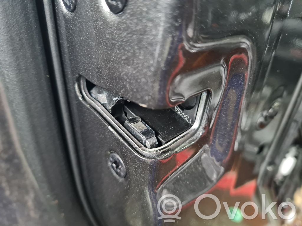 Ford Focus Priekšpusē slēdzene 