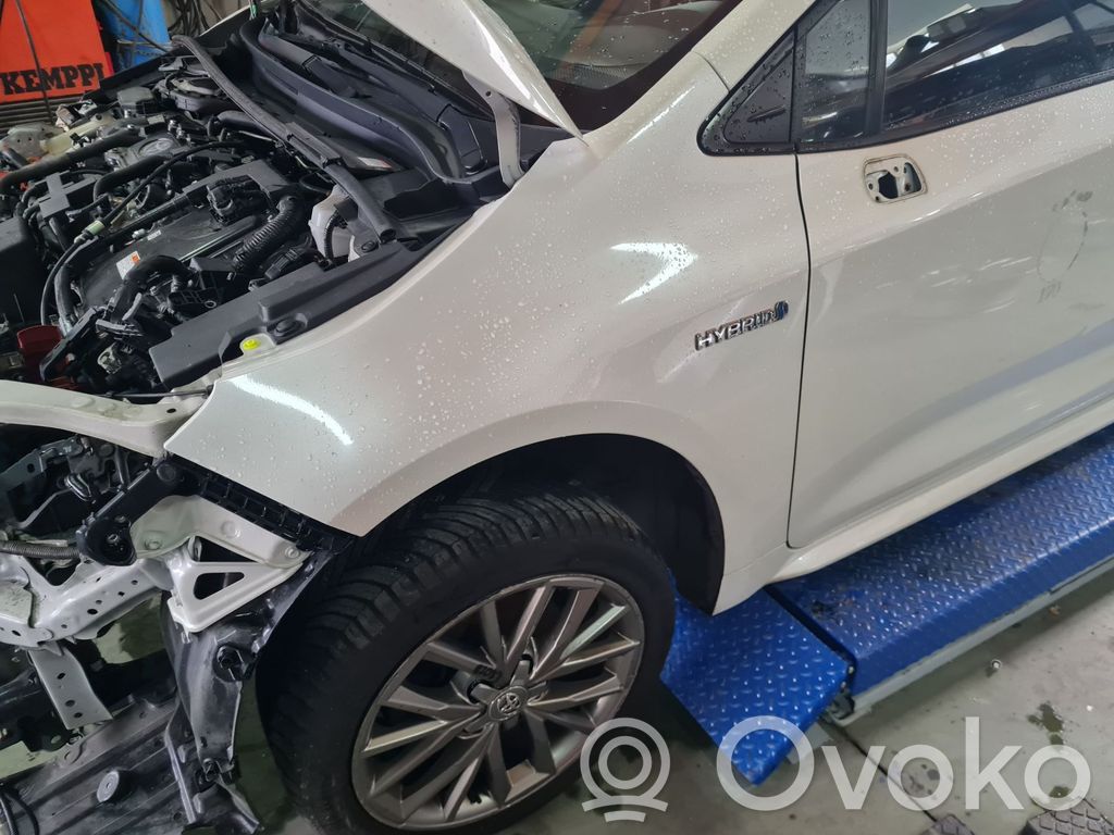 Toyota Corolla E160 E170 Sparnas 