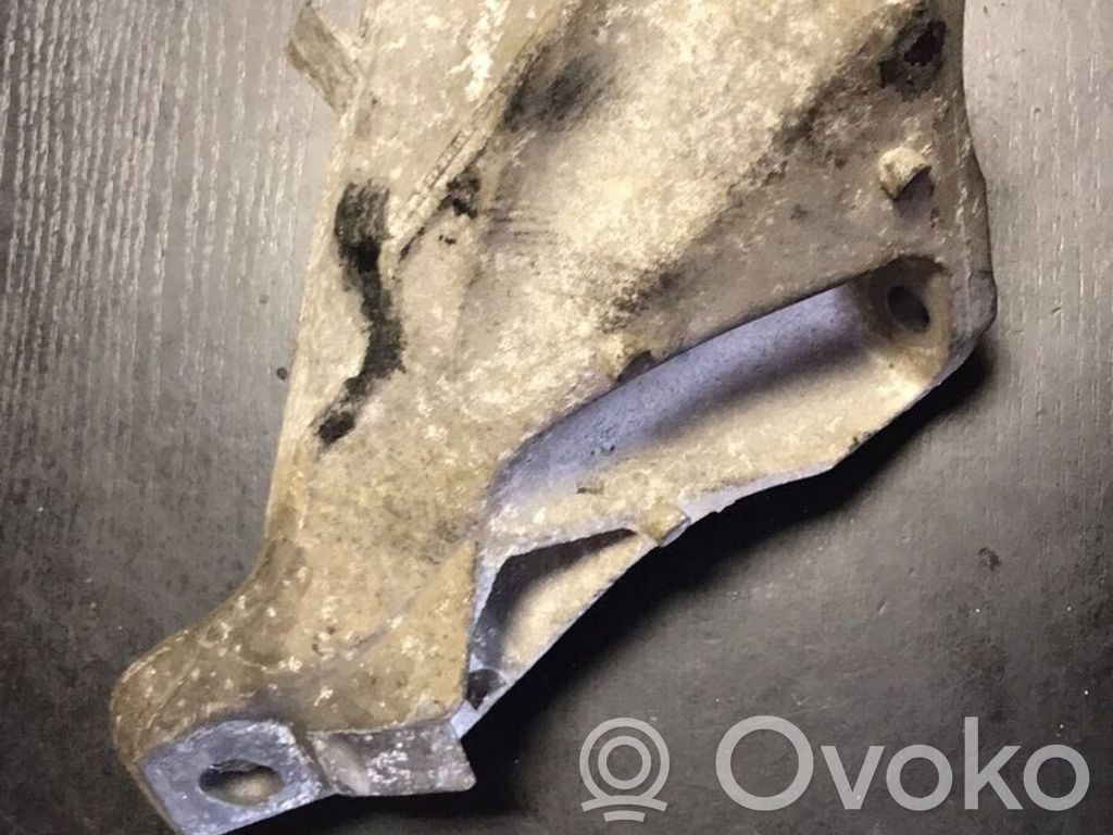 BMW 3 E90 E91 Engine mounting bracket 