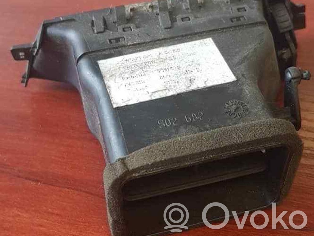 BMW 3 E90 E91 Oro paėmimo kanalo detalė (-ės) 