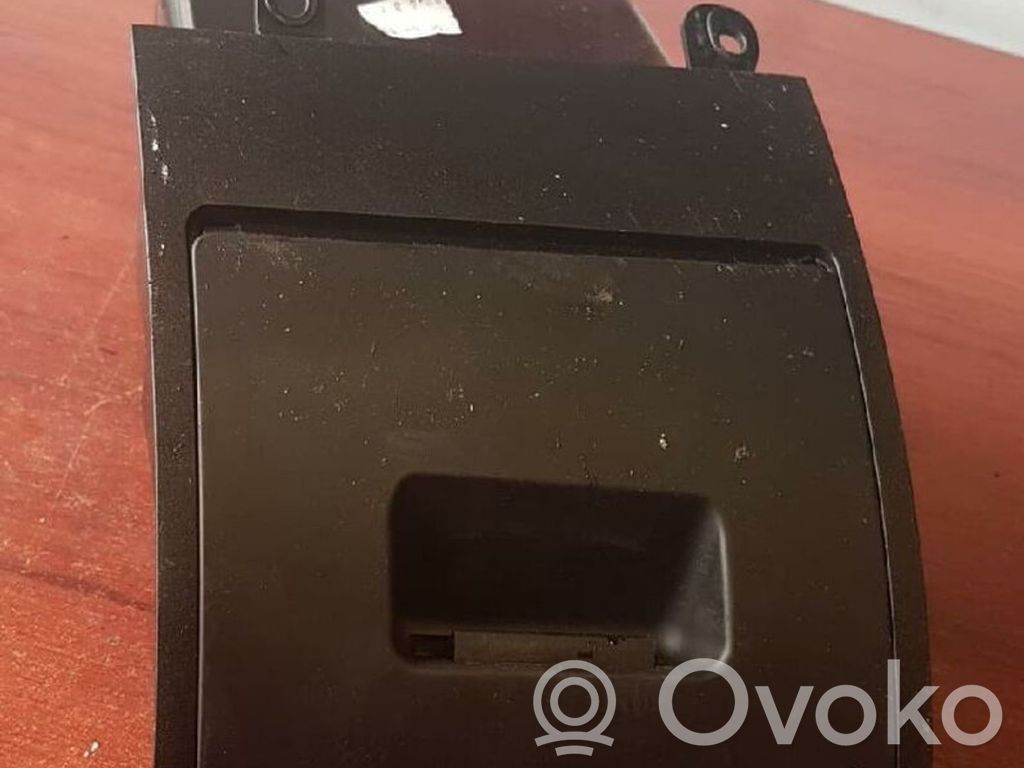 Glove box   7156963