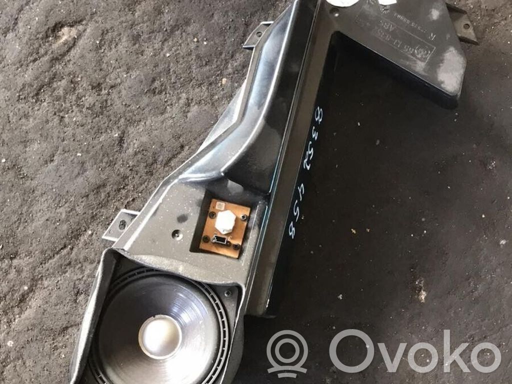 BMW 7 E38 Takaoven kaiutin 