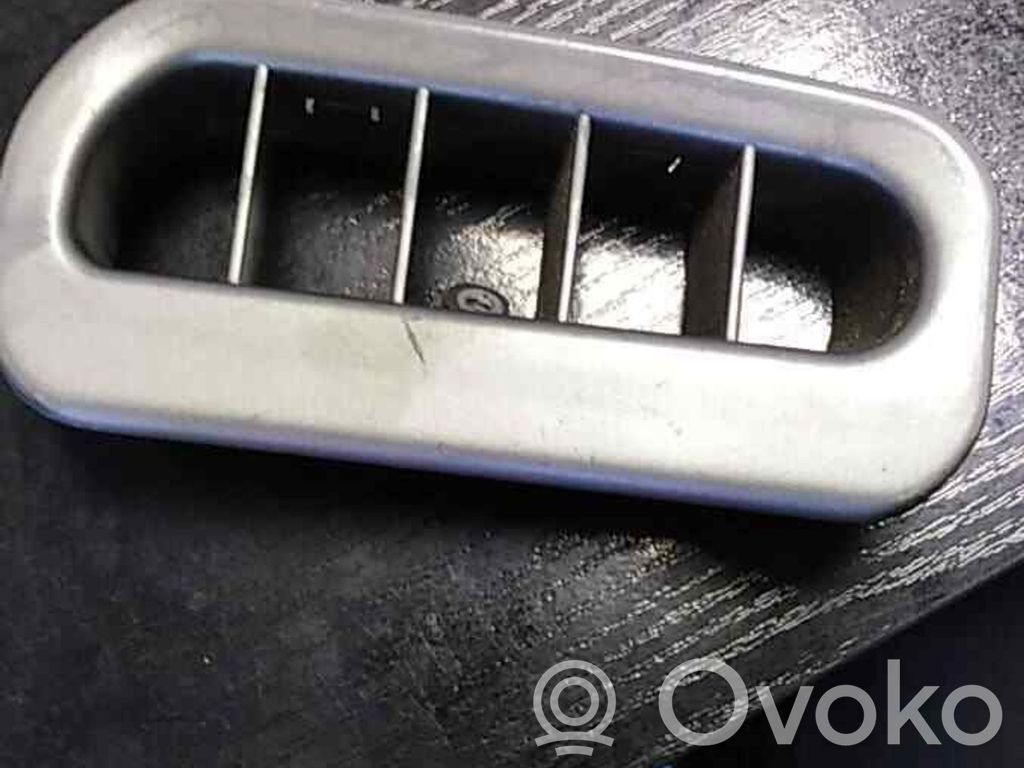 BMW 7 E65 E66 Rear air vent grill 