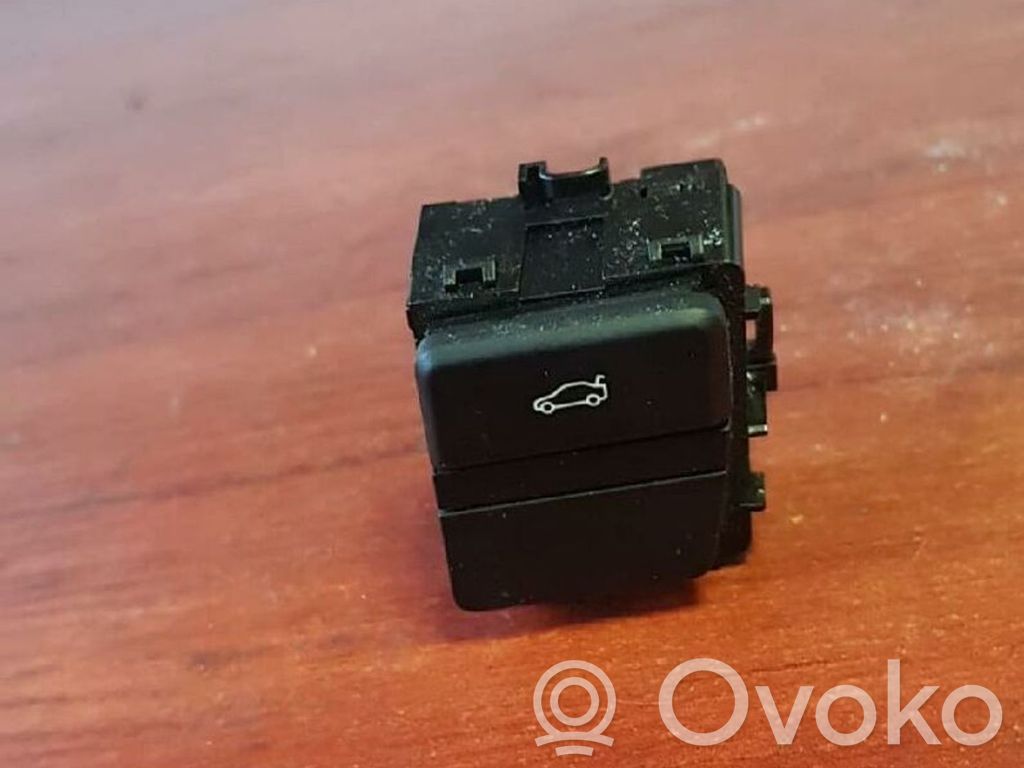 BMW 5 E60 E61 Tailgate opening switch 