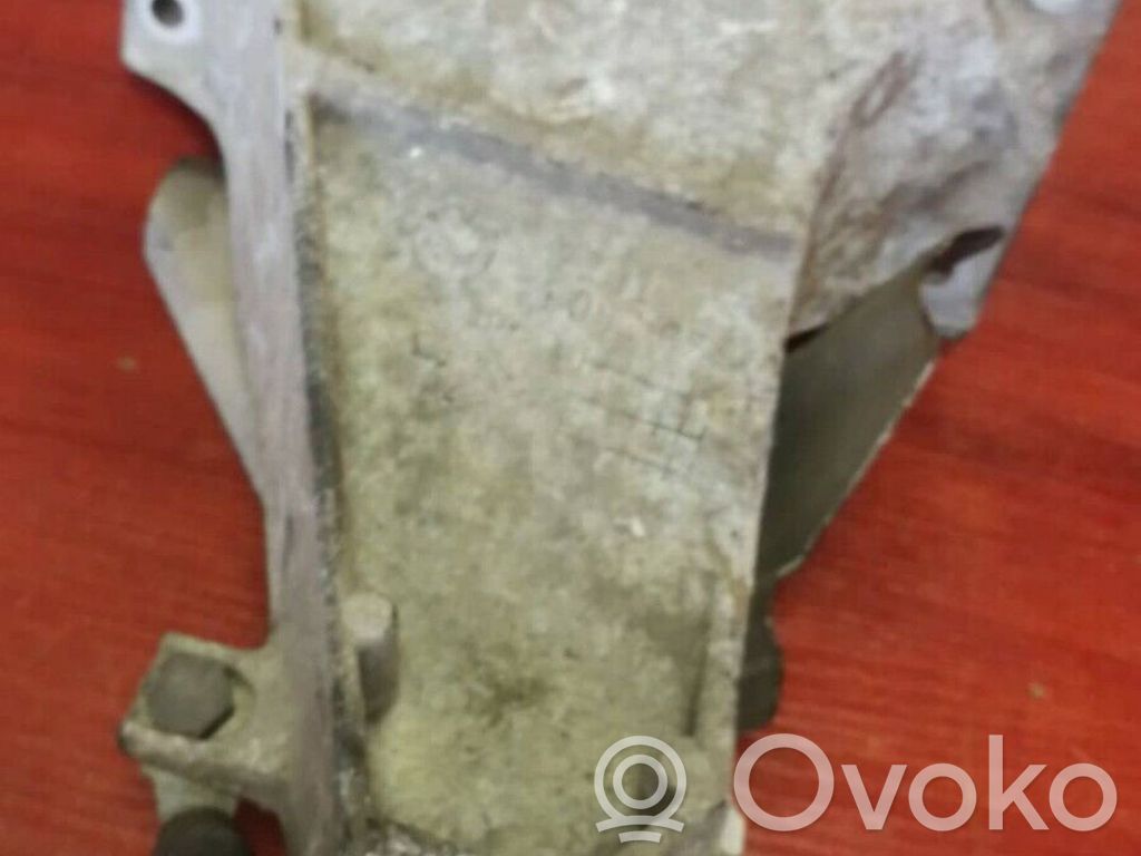 BMW 5 E39 Engine mounting bracket 