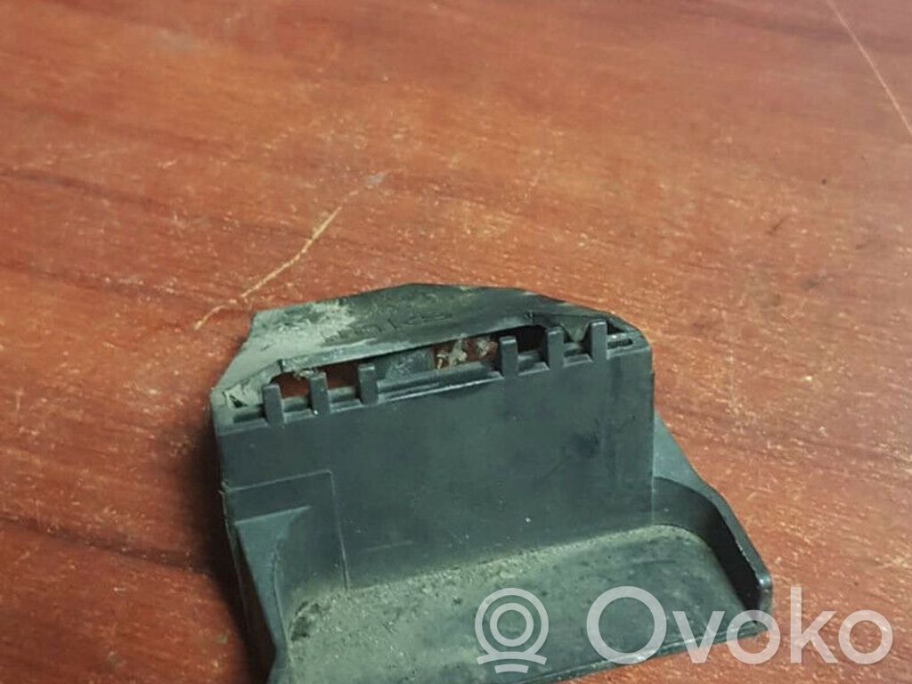 BMW 5 E39 Radiator mount bracket 