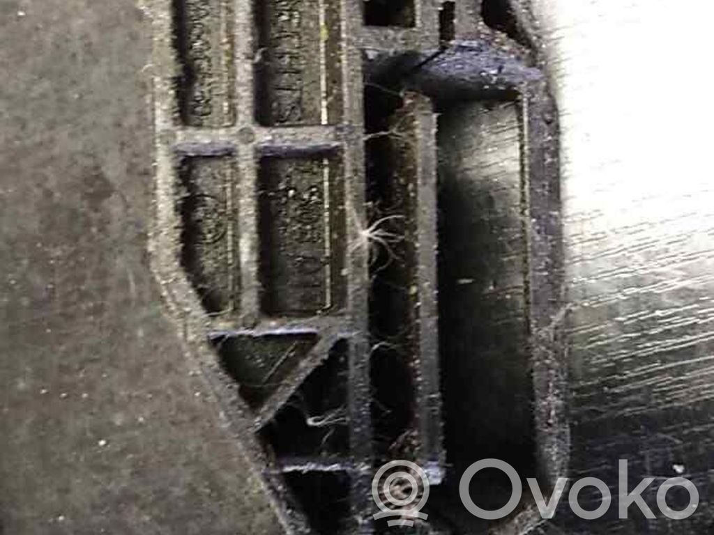 BMW 7 E65 E66 Fixation de radiateur 