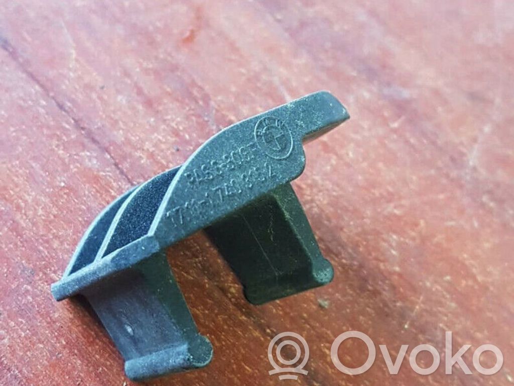 BMW 5 E39 Radiator mount bracket 