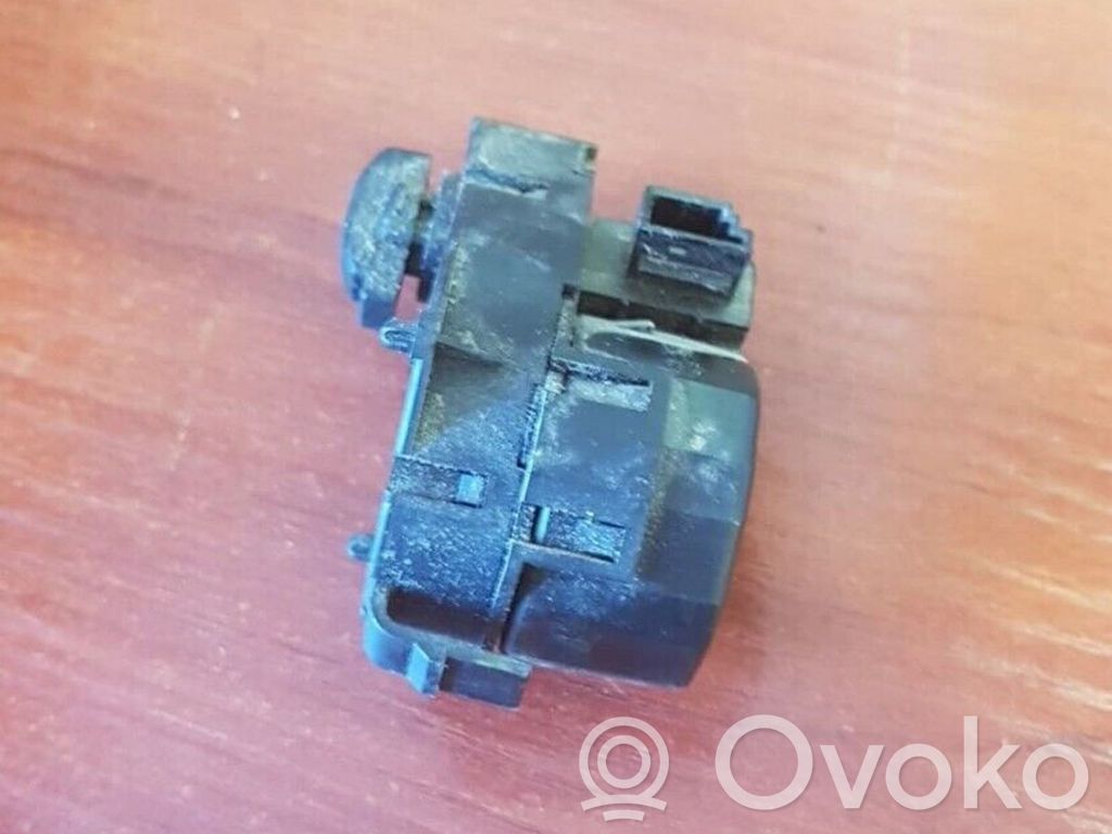 BMW 7 E65 E66 Oro sklendės varikliukas 