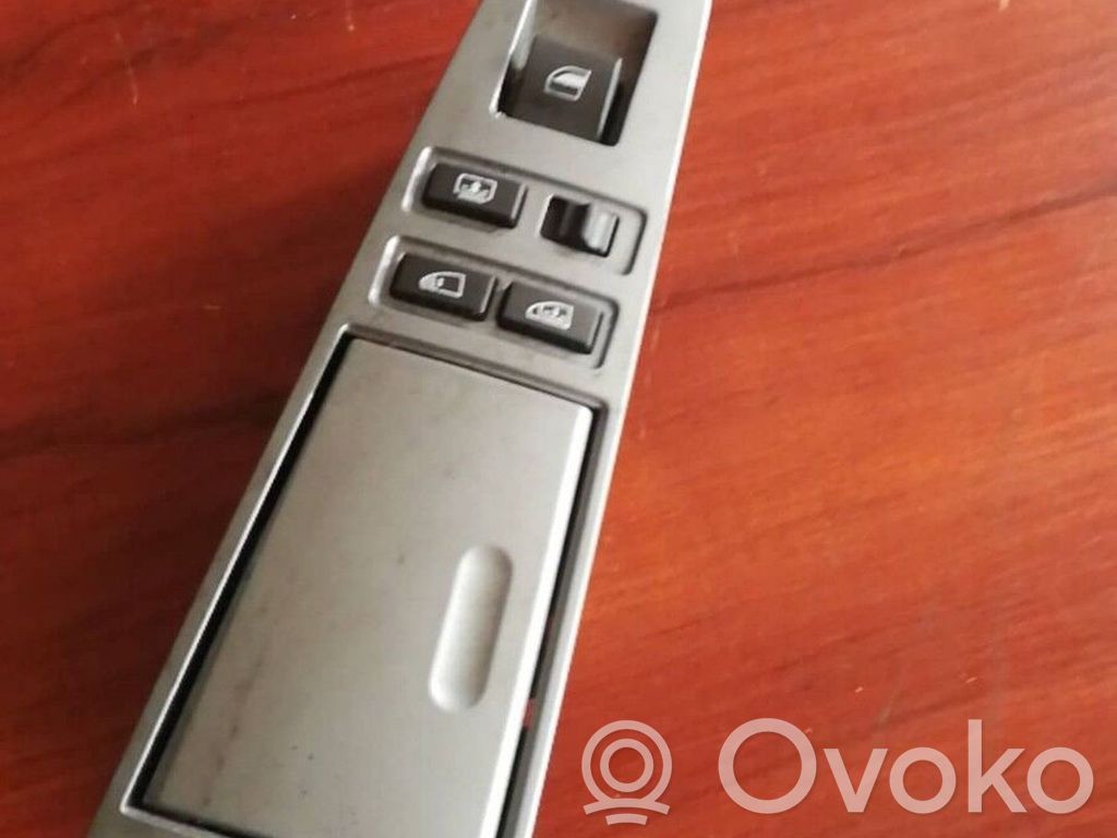 Electric window control switch   7024607